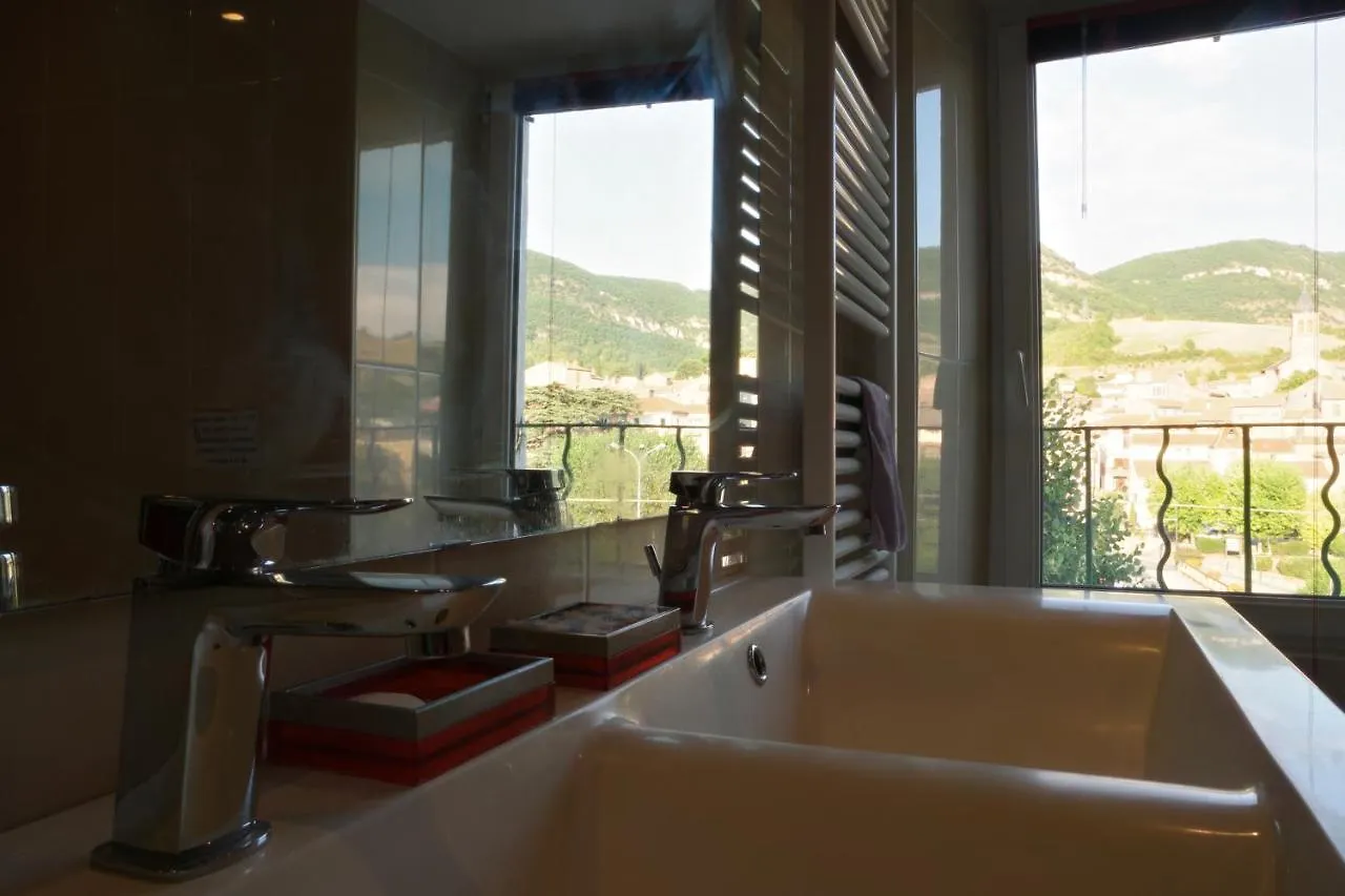 Maison de village spacieuse et agréable Saint-Georges-de-Luzençon Hébergement de vacances