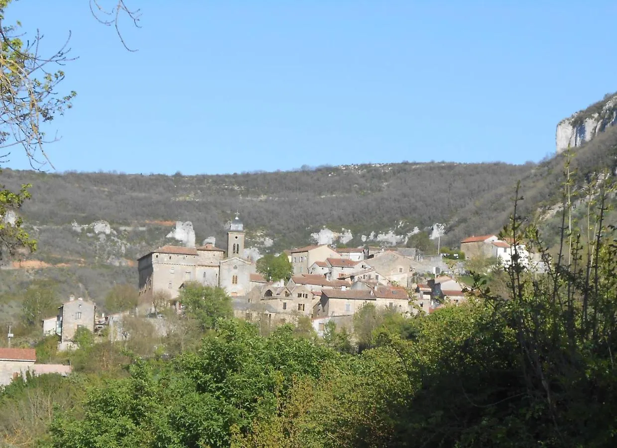 Maison de village spacieuse et agréable Saint-Georges-de-Luzençon France