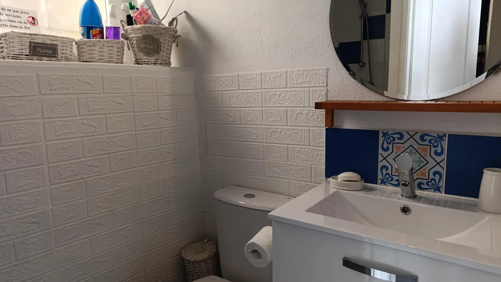 Maison de village spacieuse et agréable Saint-Georges-de-Luzençon Hébergement de vacances