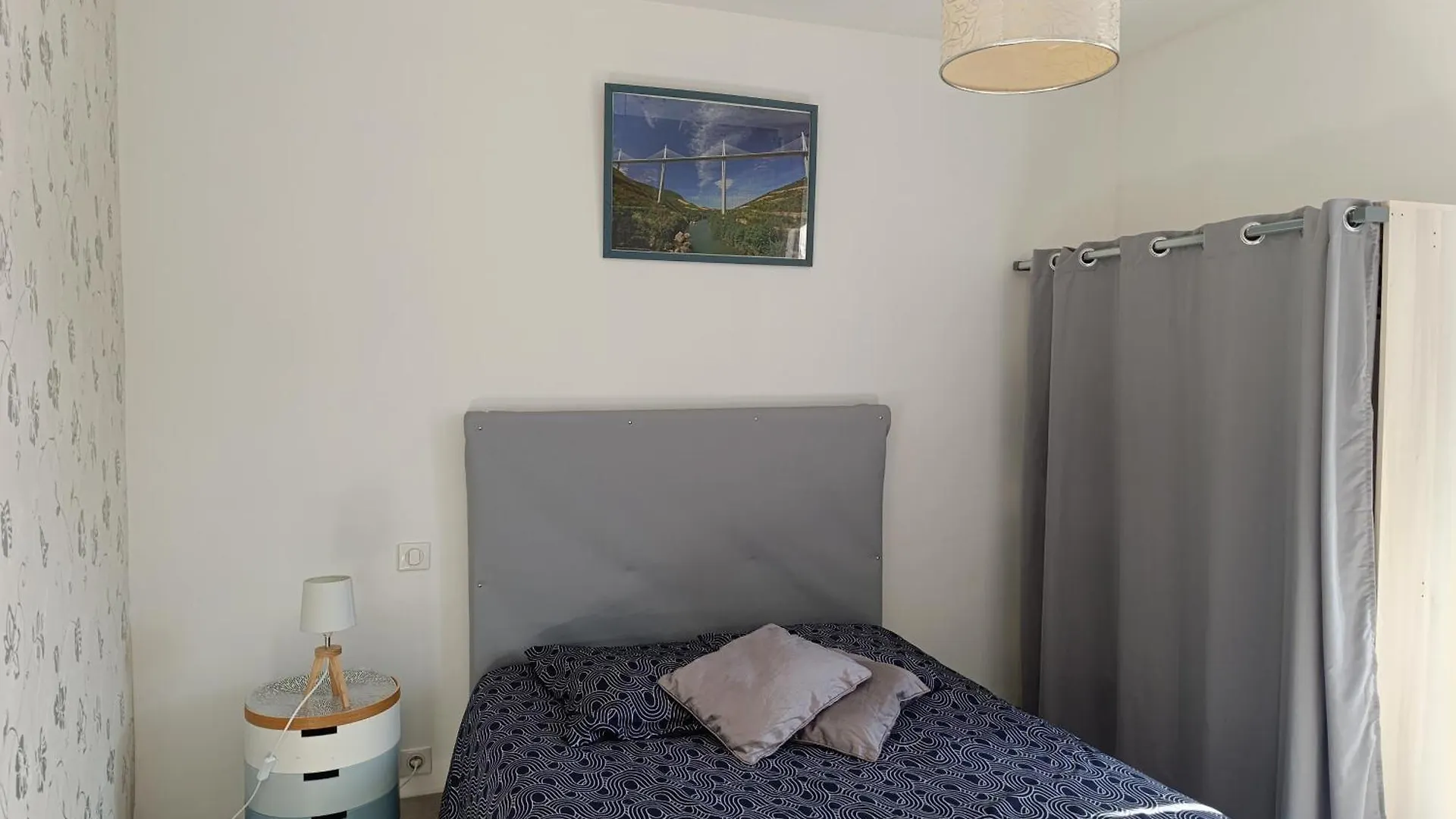 Maison de village spacieuse et agréable Saint-Georges-de-Luzençon 0*,