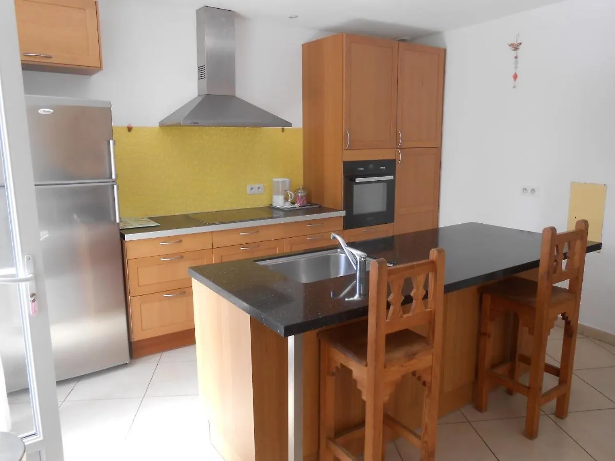 Maison Spacieuse Et Agreable Saint-Georges-de-Luzencon Holiday home