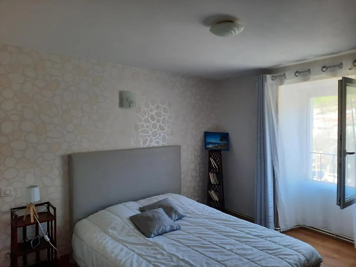 Maison Spacieuse Et Agreable Saint-Georges-de-Luzencon 0*,  France