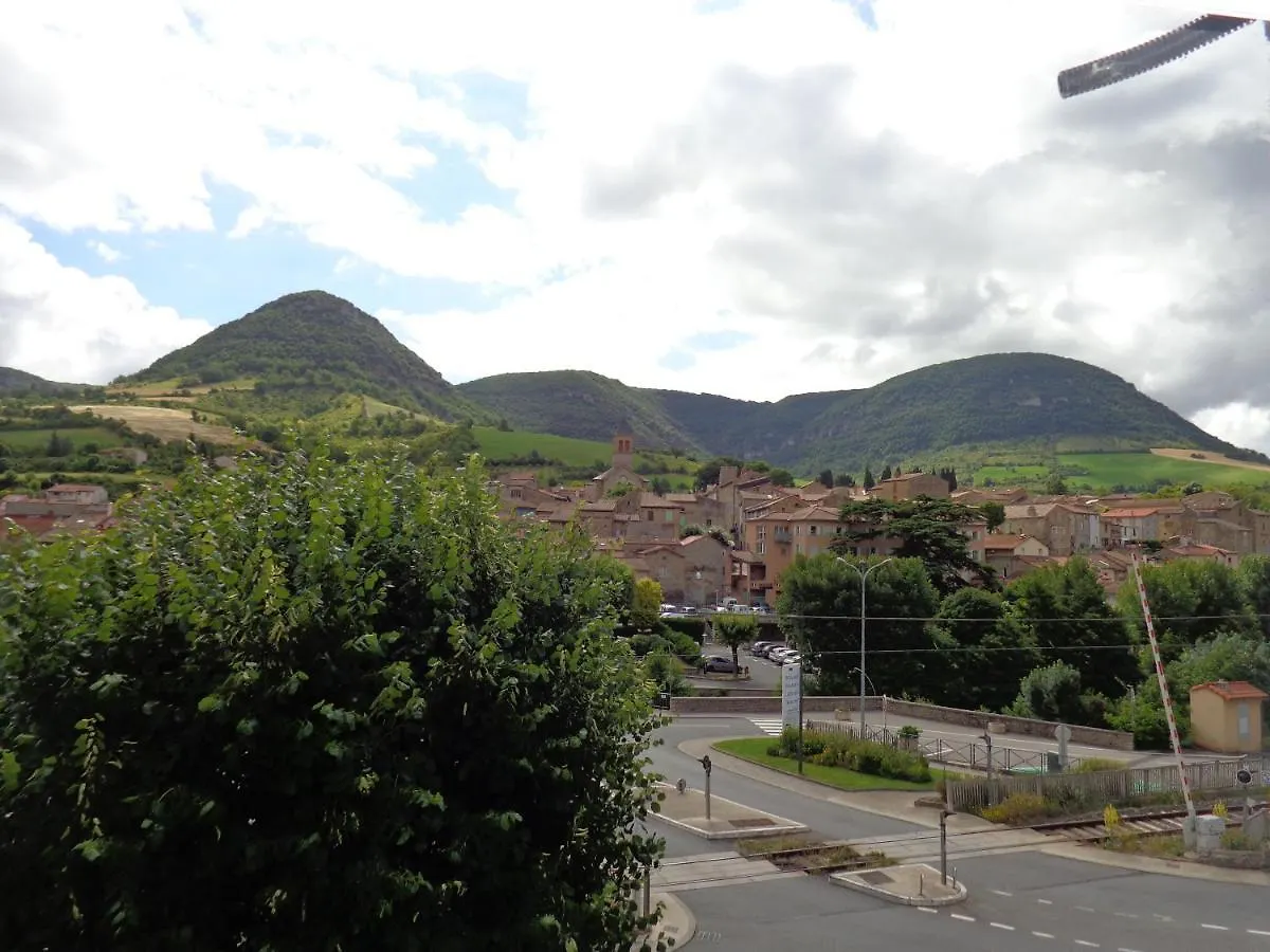 Maison Spacieuse Et Agreable Saint-Georges-de-Luzencon Holiday home